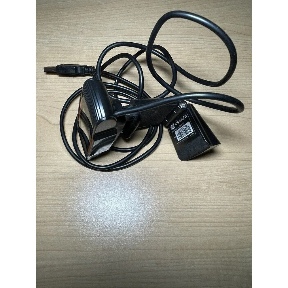 Adesso CYBERTRACK H2 480P USB Webcam with Built-in Microphone
